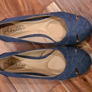 Abella True Comfort Flats NWOT